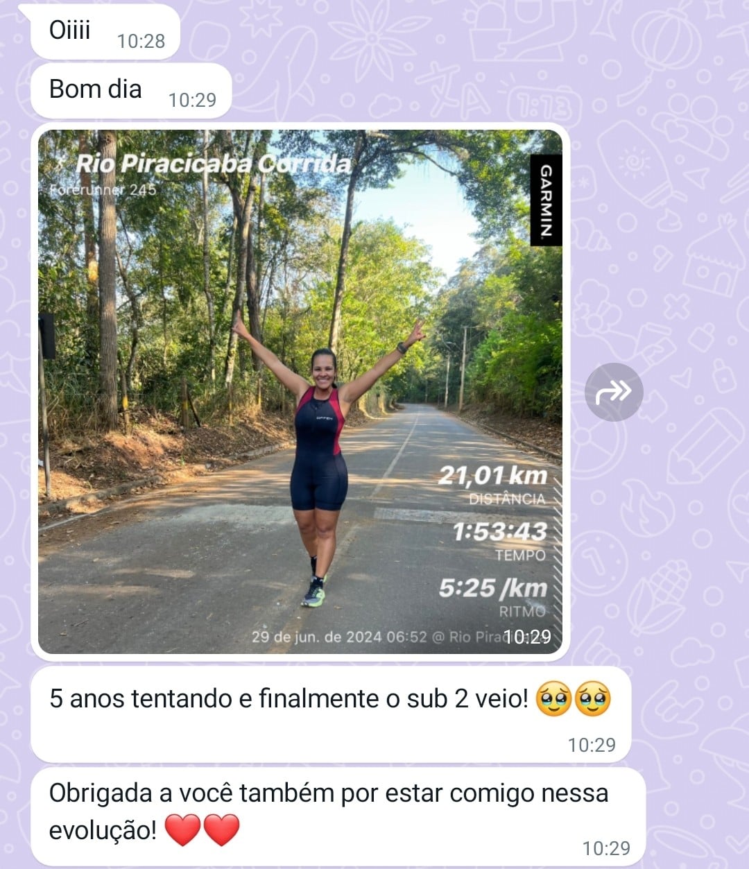 Registro de corrida de 21,01 km em 1:53:43. Mensagem: 5 anos tentando e finalmente o sub 2 veio. Obrigada a você também por estar comigo nessa evolução.