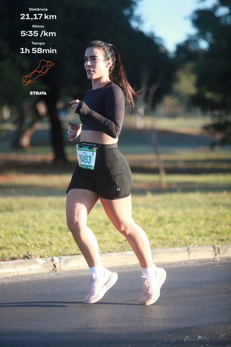 Rayanne durante uma corrida, parte de sua experiência pessoal com o esporte